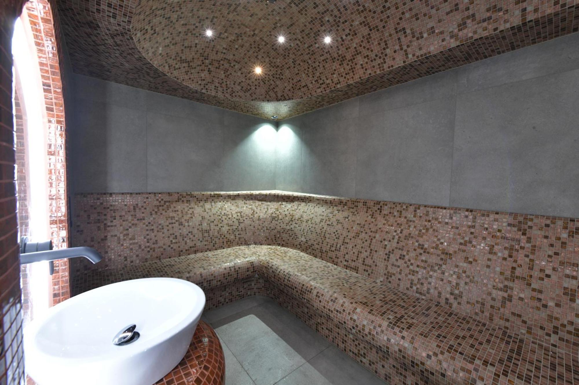 Royal Wellness And Spa Ruma Exterior photo